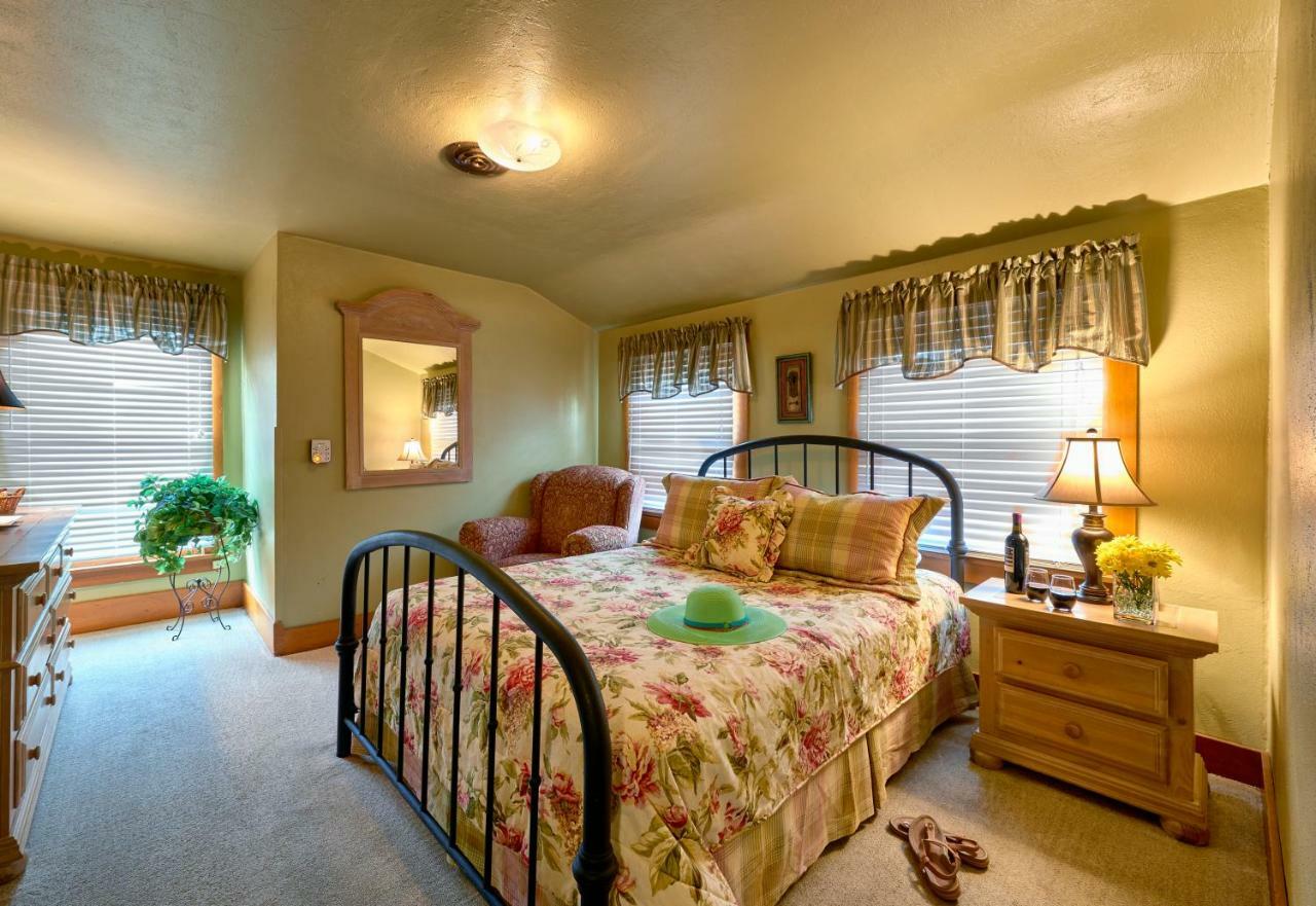 Avenue Hotel Bed And Breakfast Manitou Springs Exterior photo