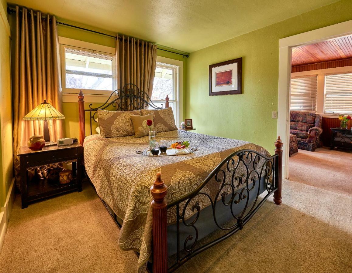 Avenue Hotel Bed And Breakfast Manitou Springs Exterior photo